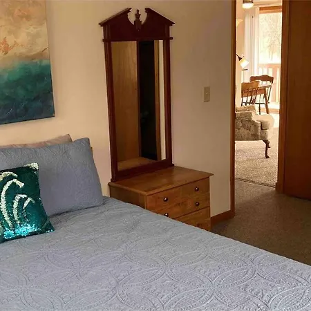Bass Creek'S Apt B Front